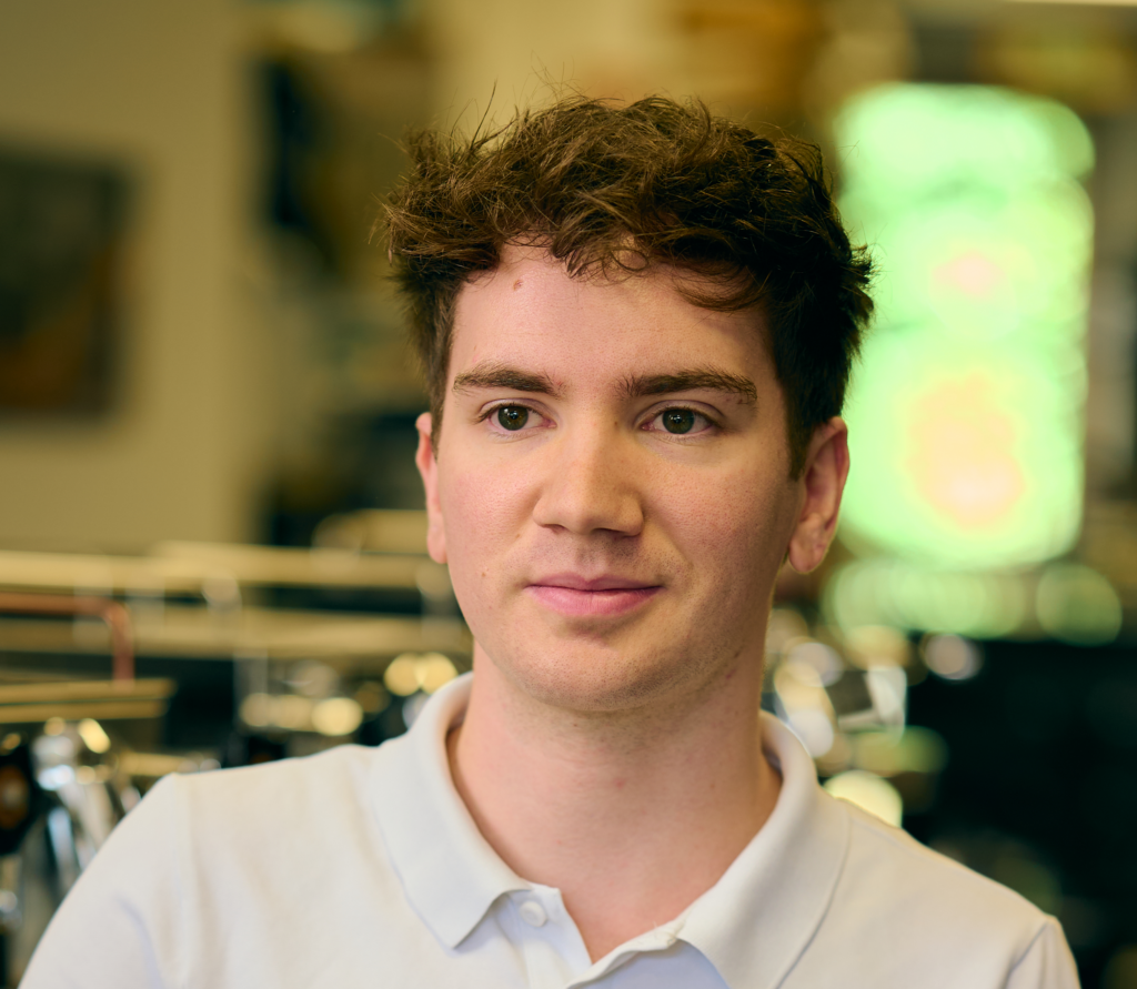 Niko Kulisch in der Filiale